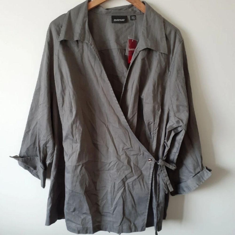 Avenue gray wrap tie top plus 30/32